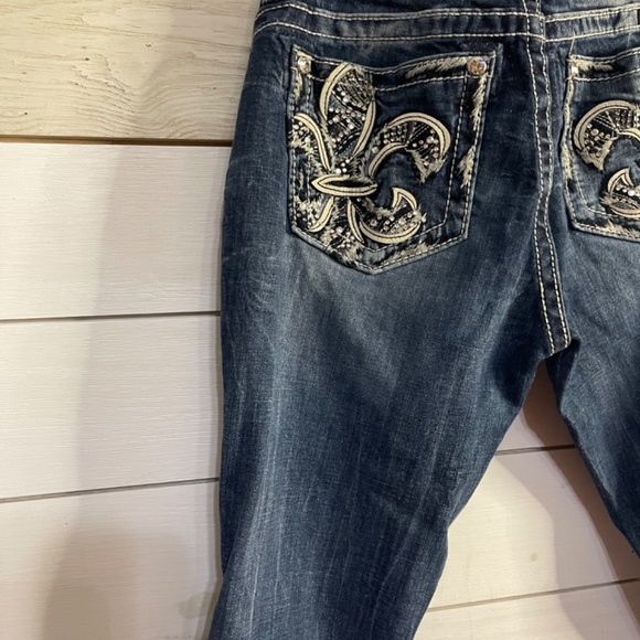 "Miss Me Jeans Size 28 Boot Cut with Embellishments: Sparkling Style for Every S - Picture 9 of 9
